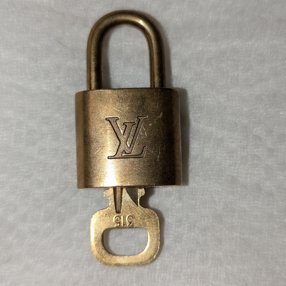 LOUIS VUITTON PadLock Lock & Key Brass Gold Authentic 315 - Picture 1 of 1
